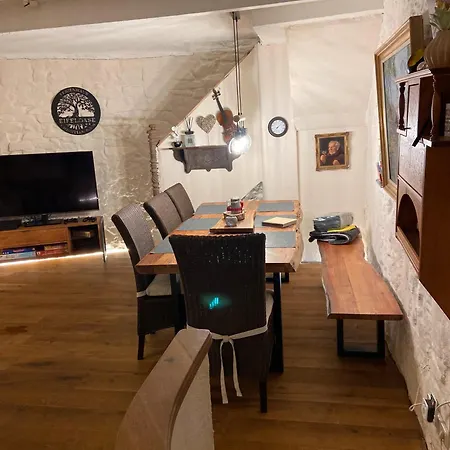 Eifeloase Apartment *